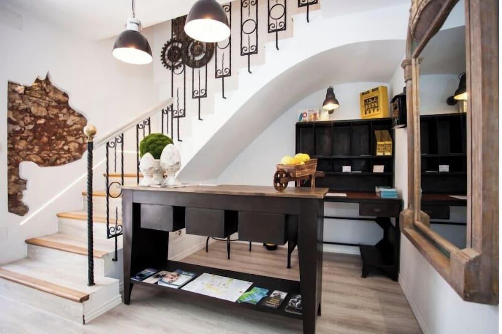 Tak Boutique Marbella Old Town with Parking