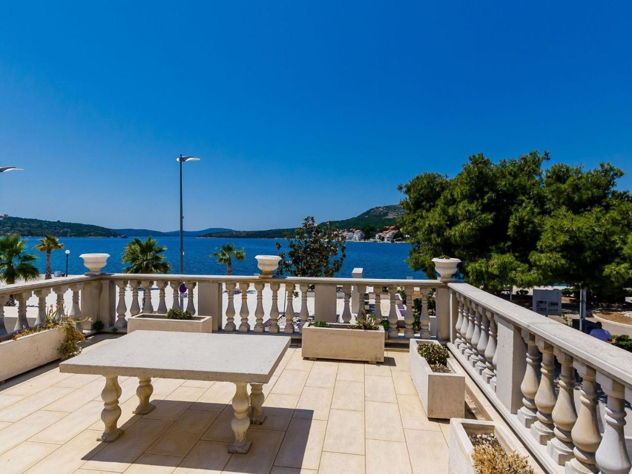 Villa Ro-ma Three Bedroom Villa With Terrace & Sea View