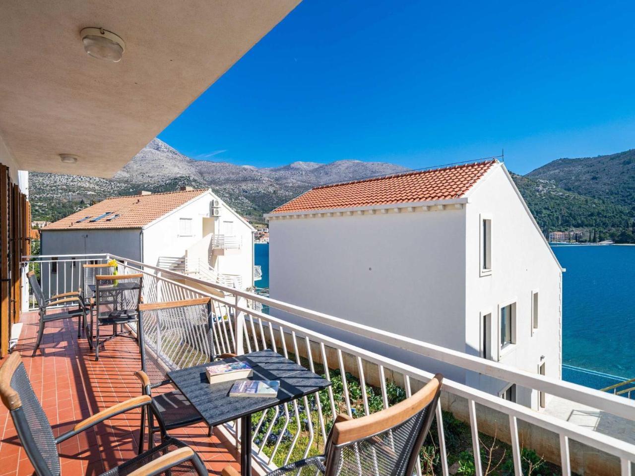 Apartment Bobi Three Bedroom Apartment With Balcony & Sea View