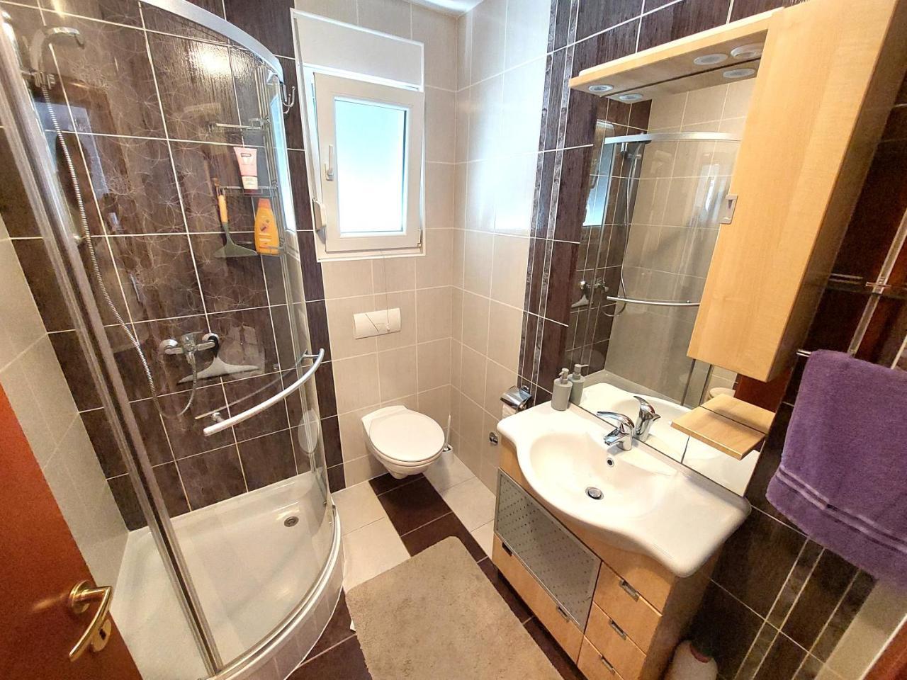 Apartment With 2 Bedrooms & Terrace In Vodice