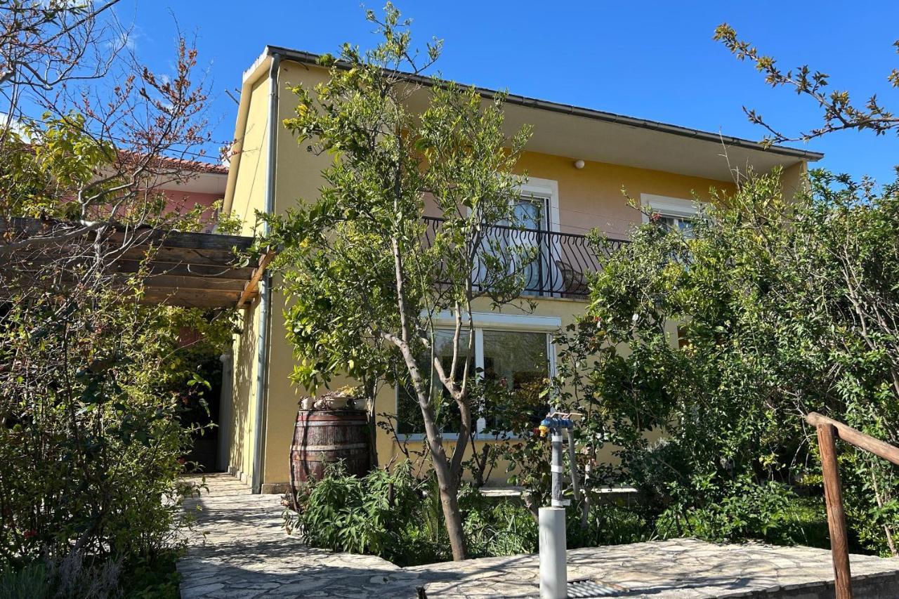 Apartments With Parking Space Zrnovnica, Split 24236