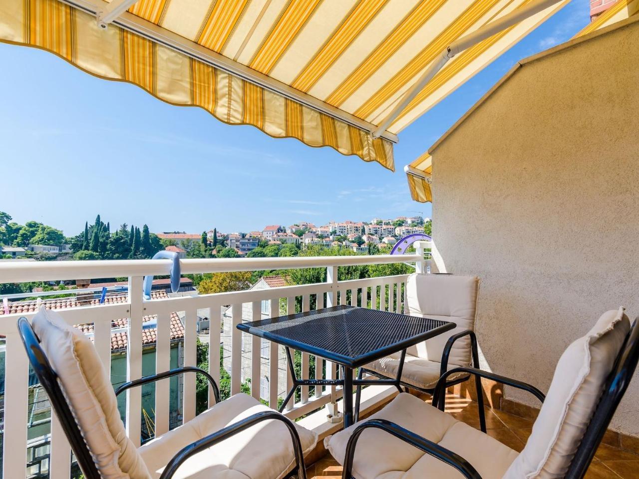 Apartments Princ Hrvoje Studio With Balcony