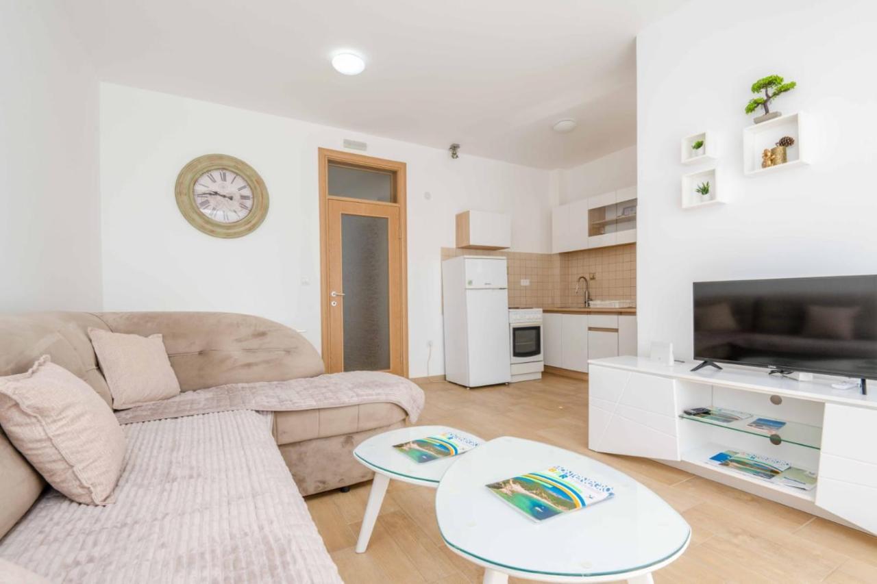 1bd Modern Apt In Dobra Voda With Roof Access moka