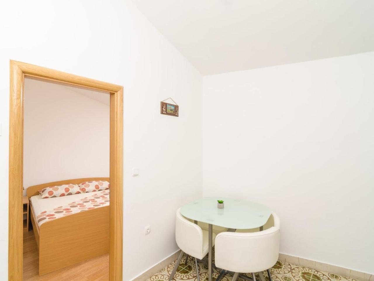 Apartments & Rooms Bari I Comfort One Bedroom Apartment With Balcony & Garden View Apt Preko-5