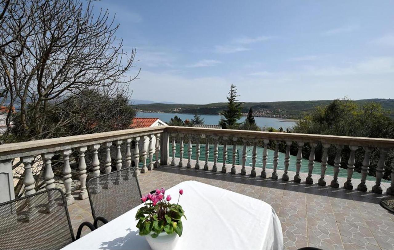 Beautiful Apartment In Cizici With Wifi