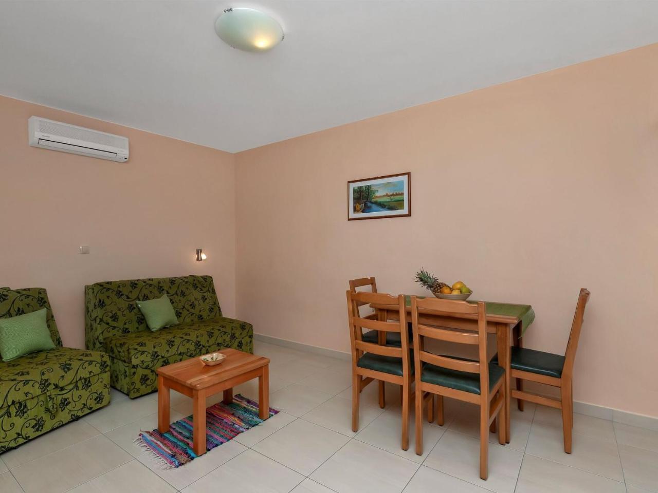 1 Bedroom Apartment With Balcony