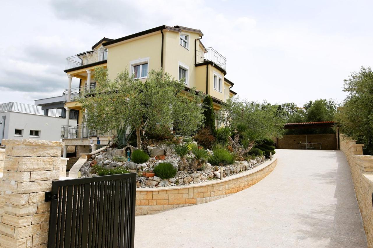 Apartments House Tomic For Max 22 Persons Maj Porec