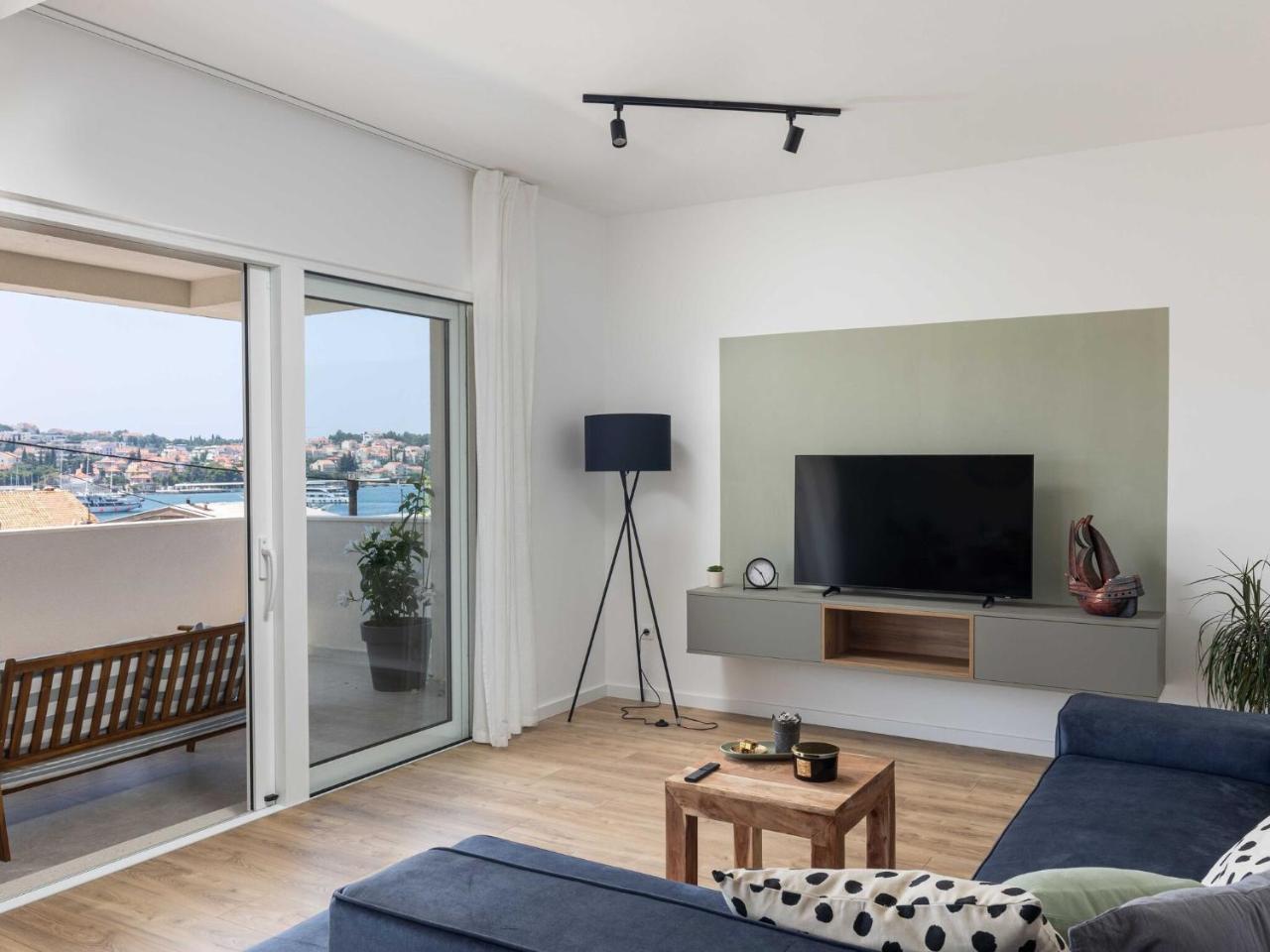 Apartments Amare Three Bedroom Apartment With Balcony & Sea View