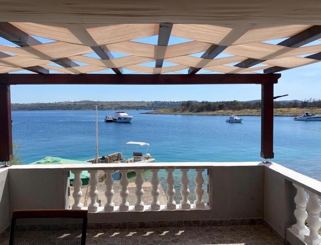 Island Paradise Lavdara