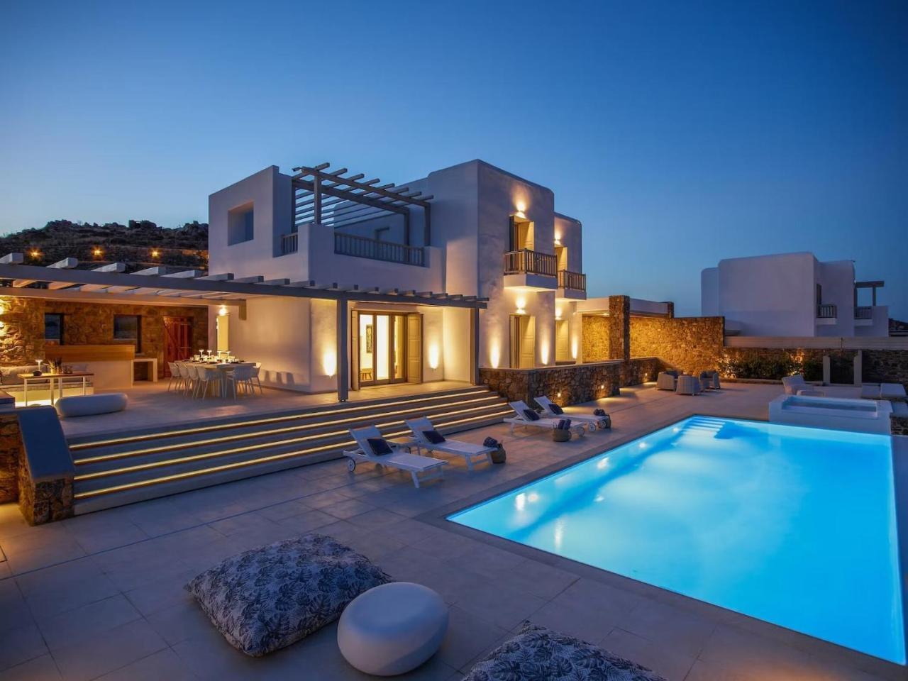 Nice Villa At Kalafatis Beach