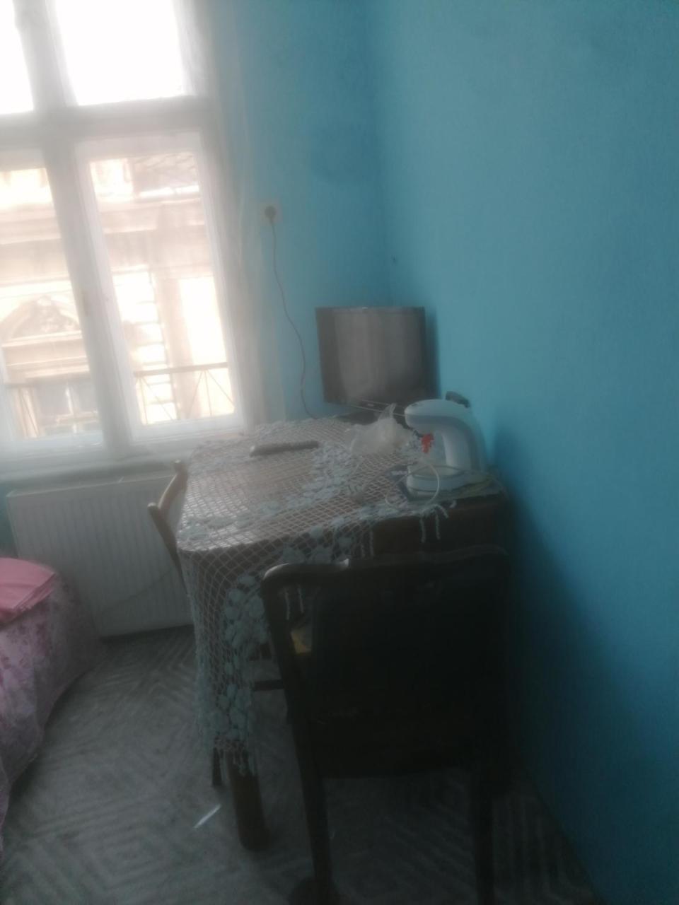 La Doi Pasi de Biserica Neagra