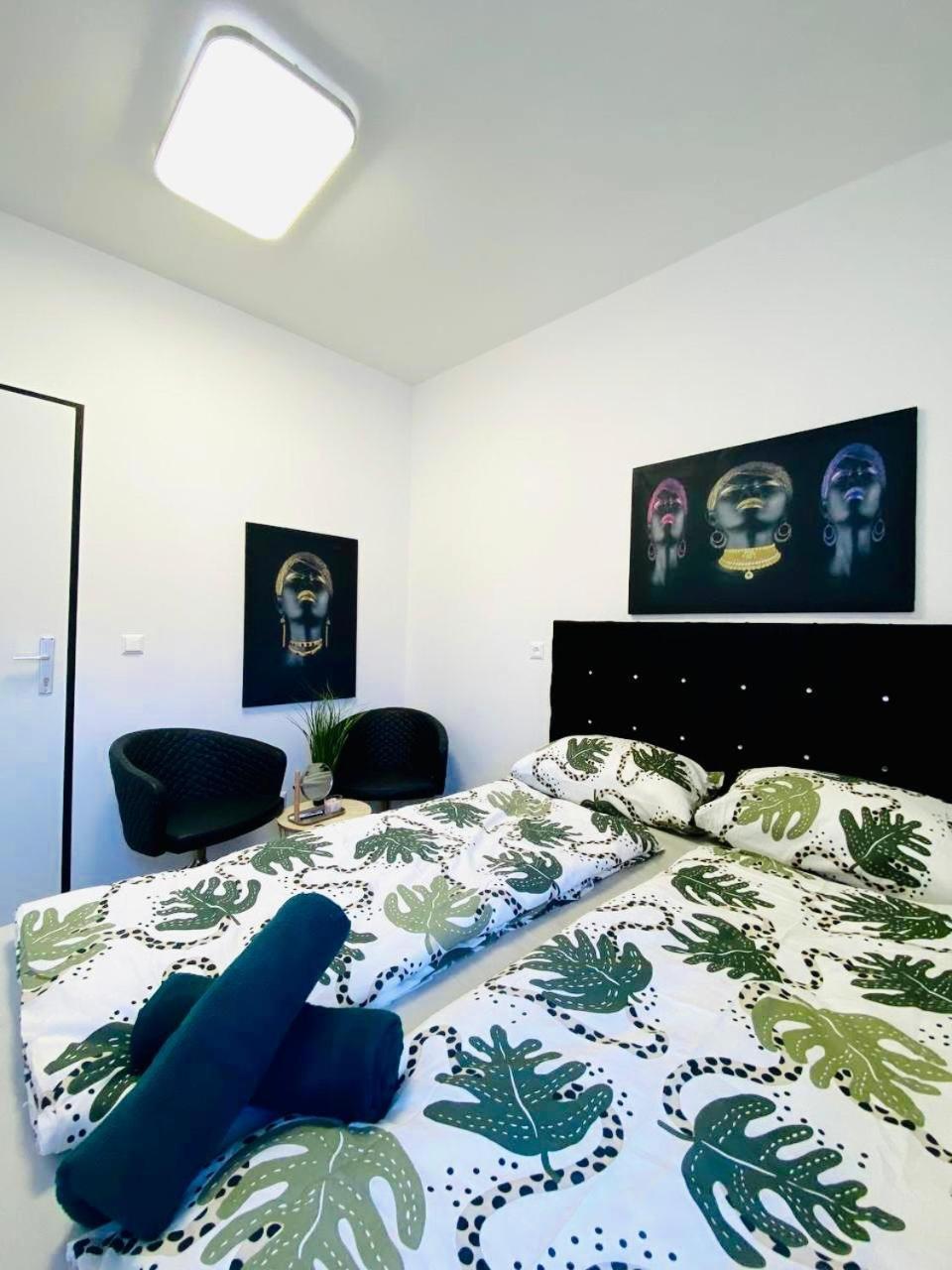 Near Schonbrunn Economy Rooms In Shared Apartment At Meidling Train Station