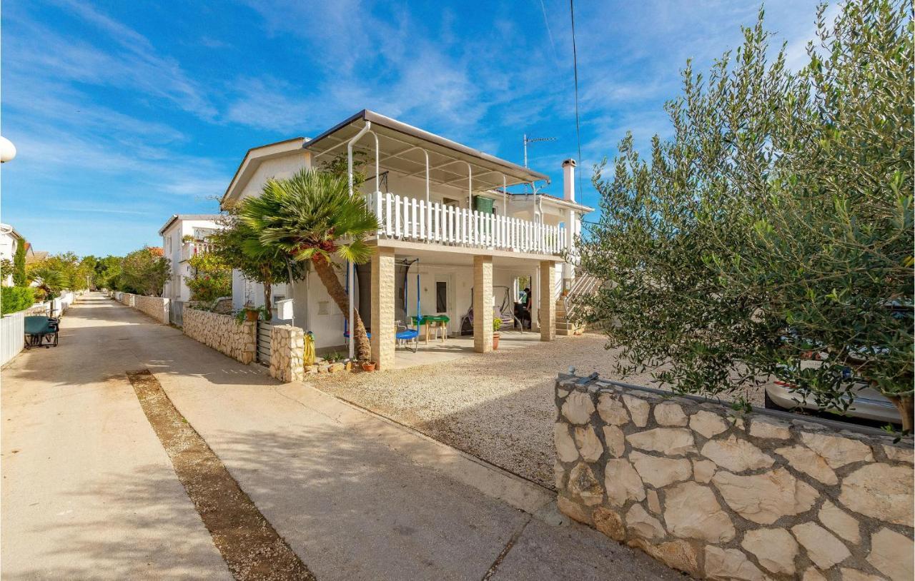 2 Bedroom Pet Friendly Apartment In Vir