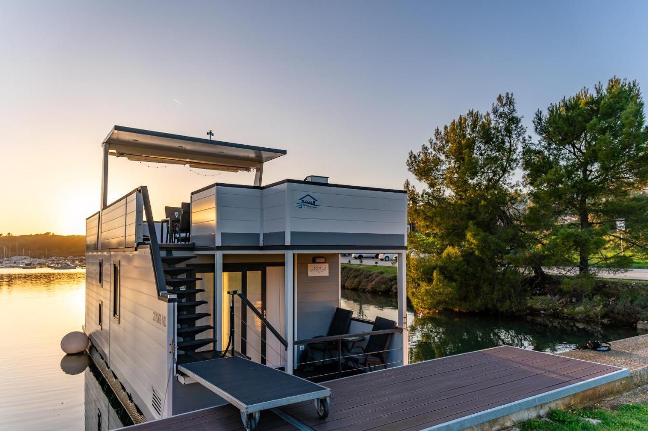 Floating House Aria