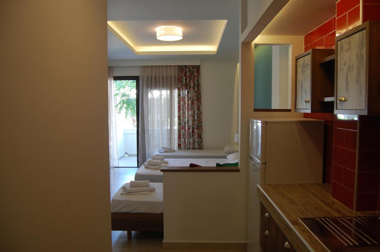 Giorgos Apartments Square