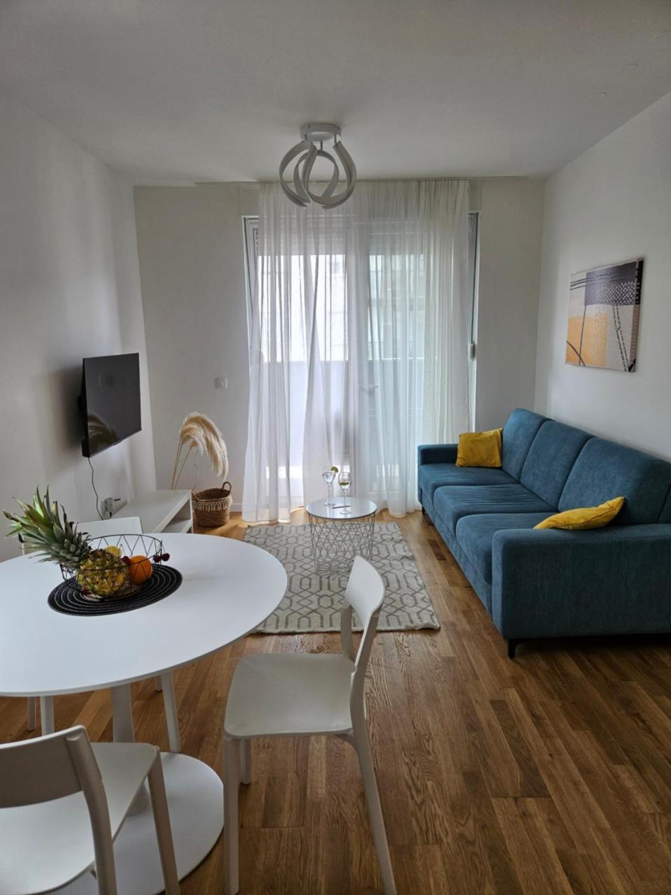 Apartments Zara With Garage Parking Space