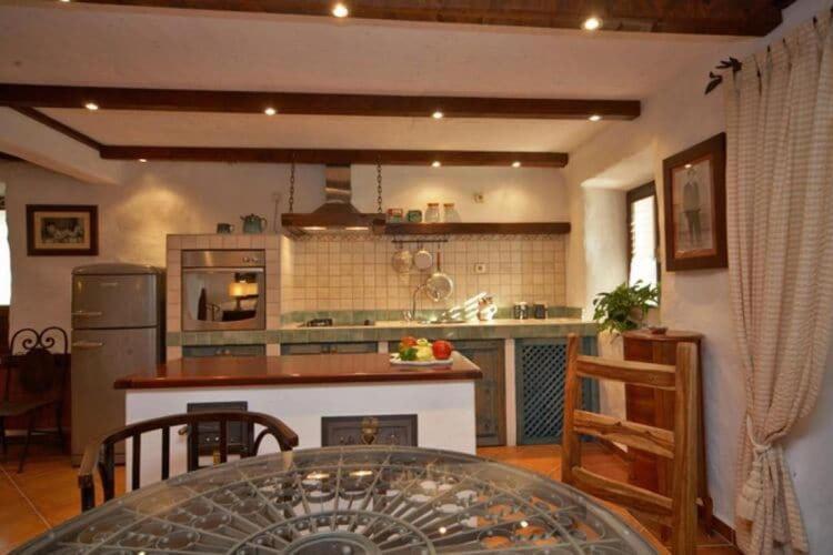 House Rilovi Two Bedroom House With Swimming Pool & Jacuzzi