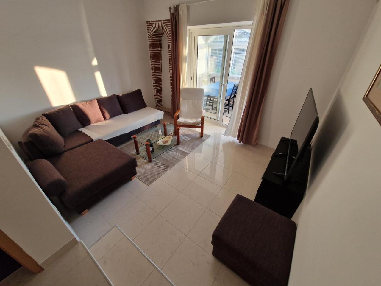 Comfort Apartment With Vineyard View