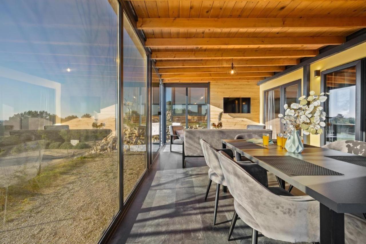 Kasthouse Yellow by Vellaris, Luxury Mobile Home