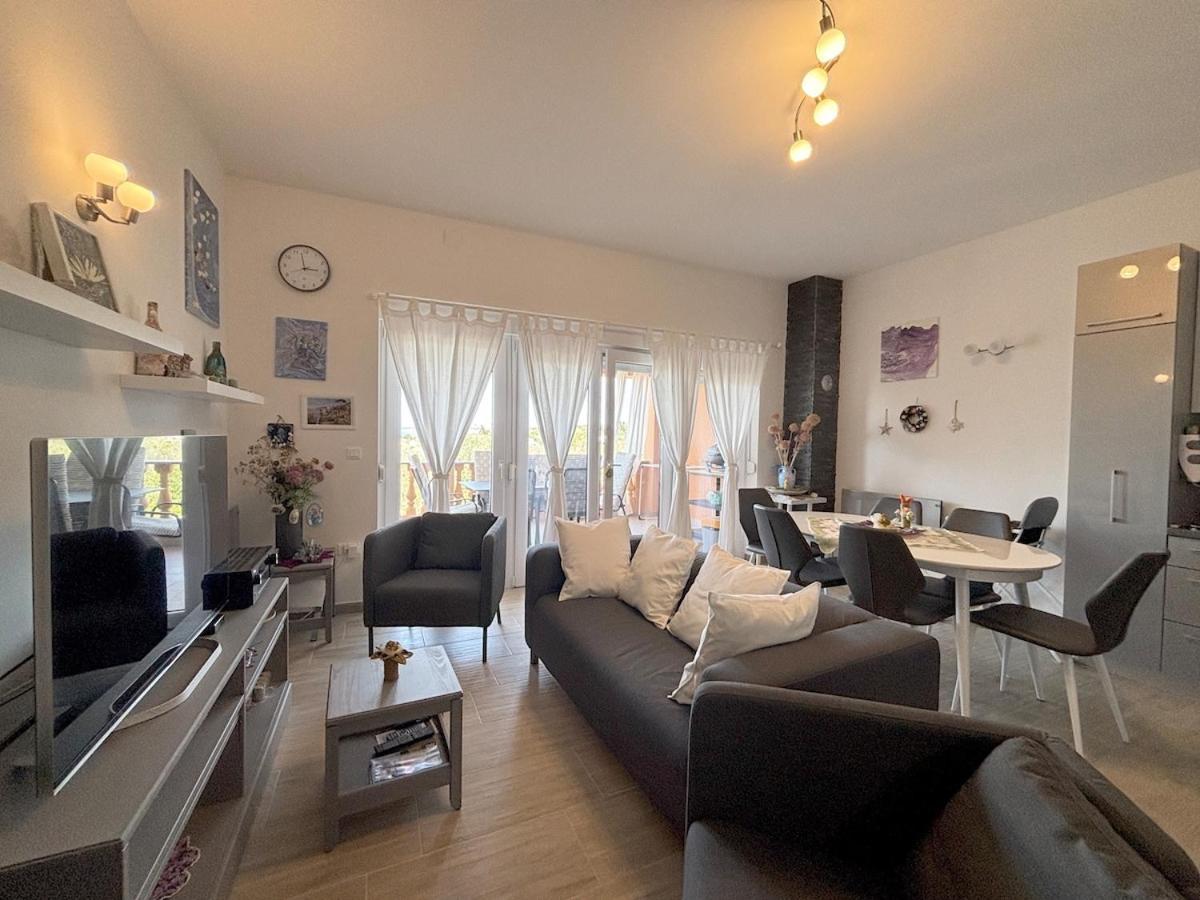 Sea View Apartment Artmare