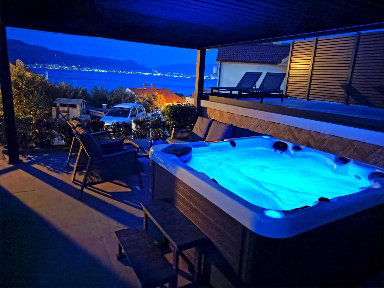 Villa Madu - Entire Private Villa With Jacuzzi