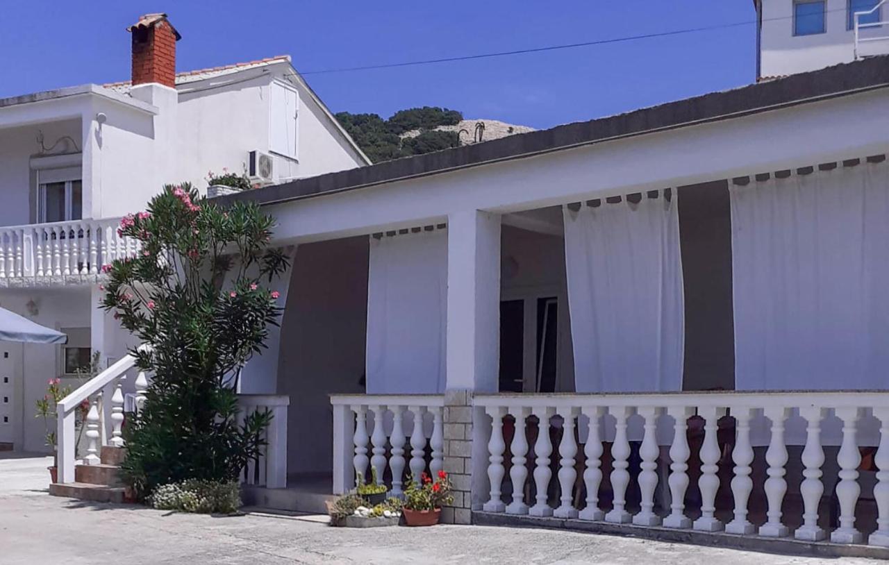 Amazing Apartment In Banjol With Wifi