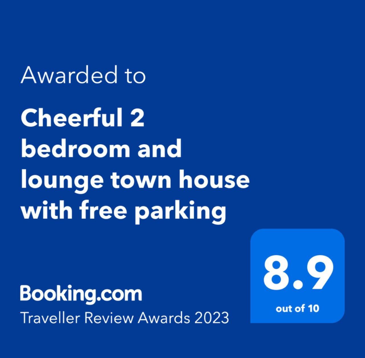 Cheerful 2 Bedroom & Lounge Town House With Free Parking