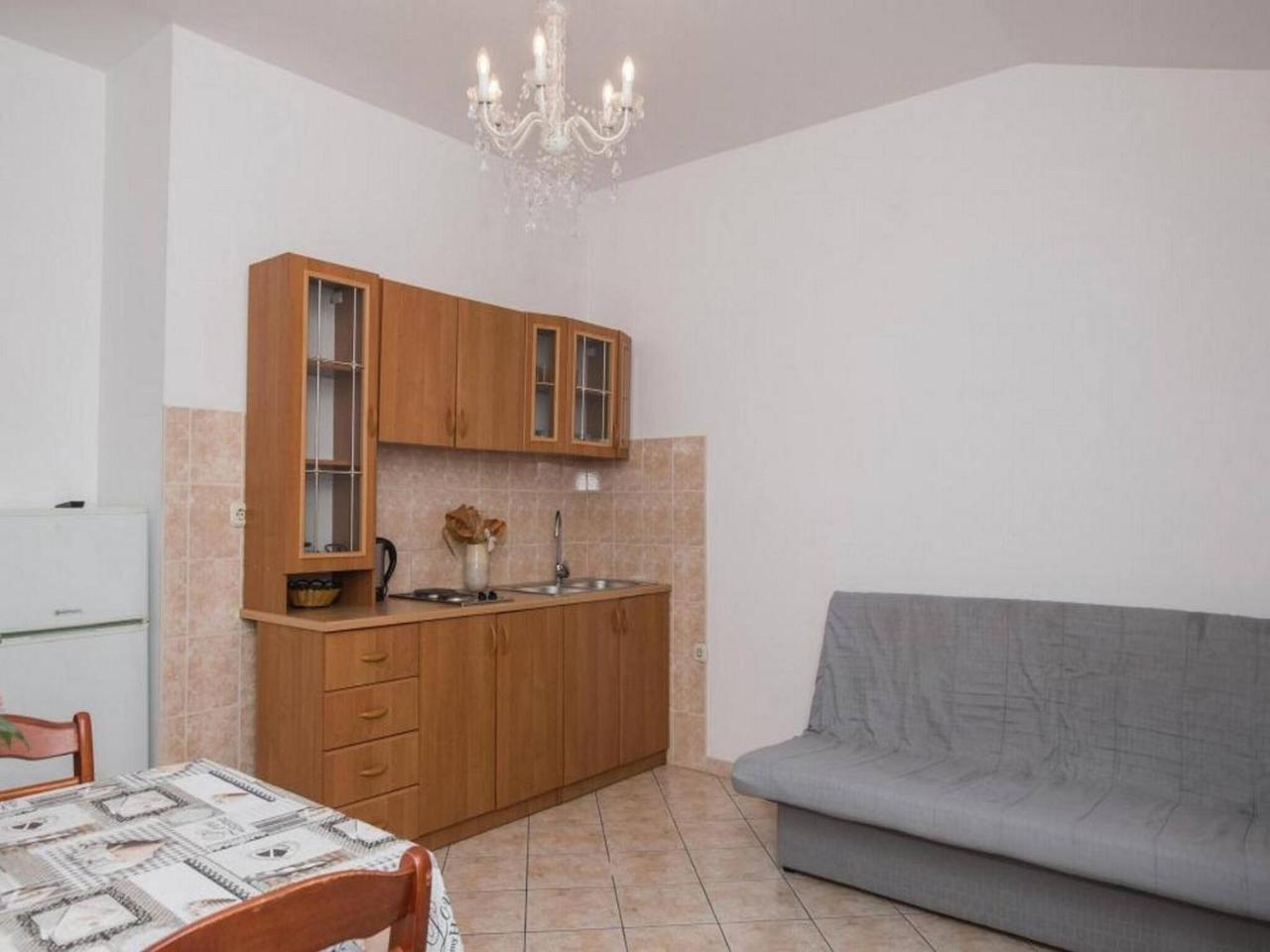 Welcoming Seaside Apartment In Dalmatia