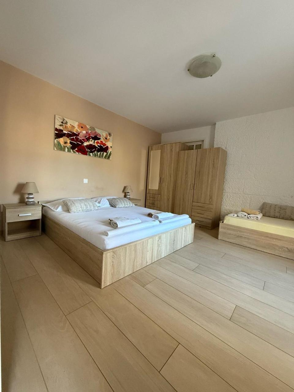 Apartment Mm