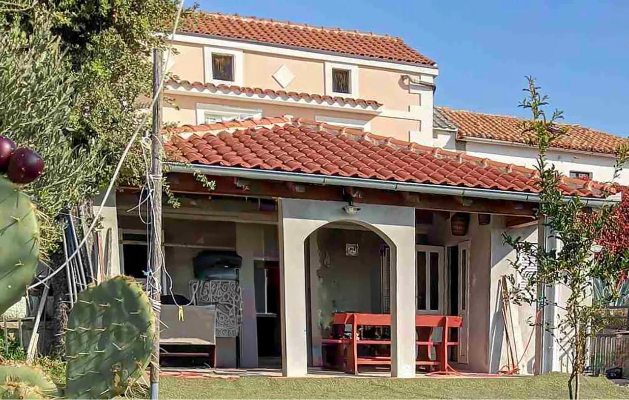 Awesome Home In Lopar With Wifi