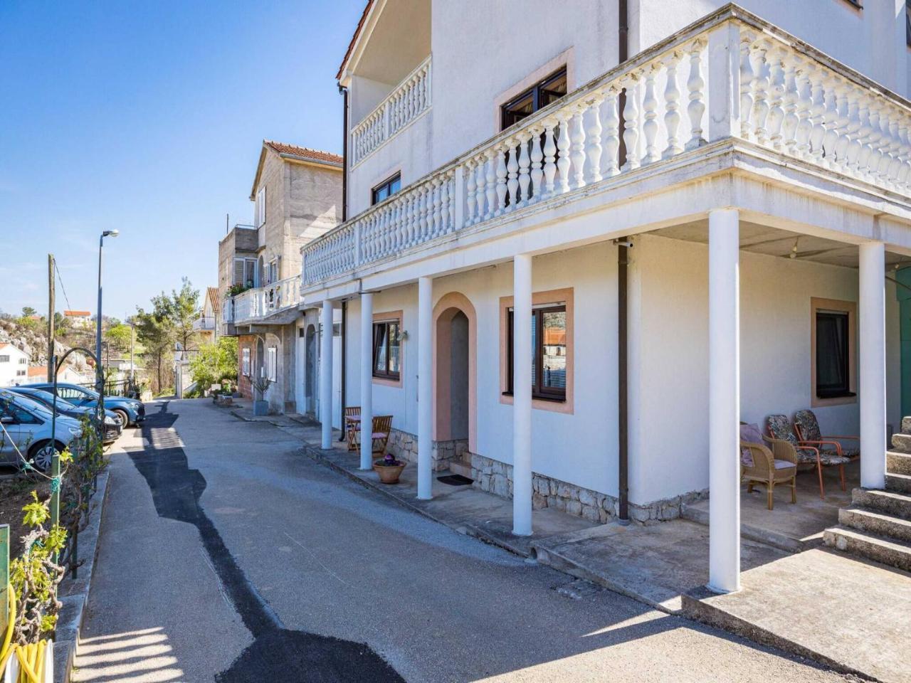 Cozy Apartment With Garden In Zaton