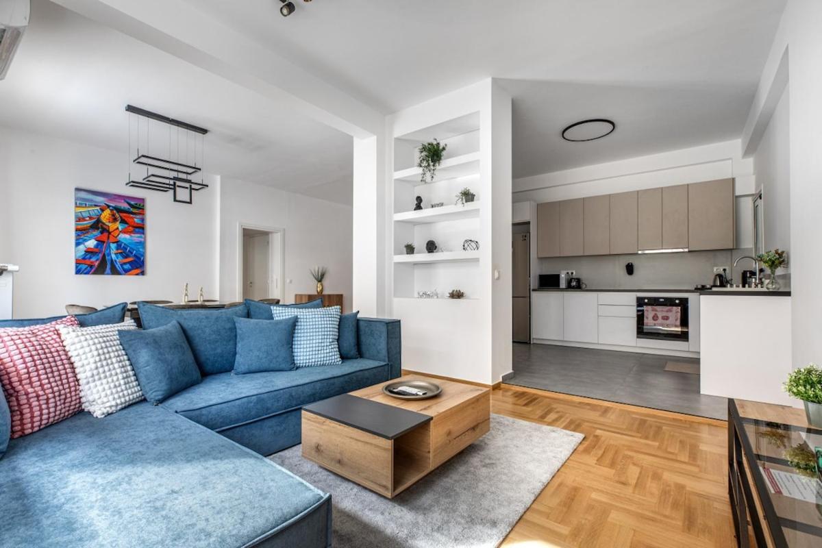 Cozyopolis Timeless 3-br Escape In Athens