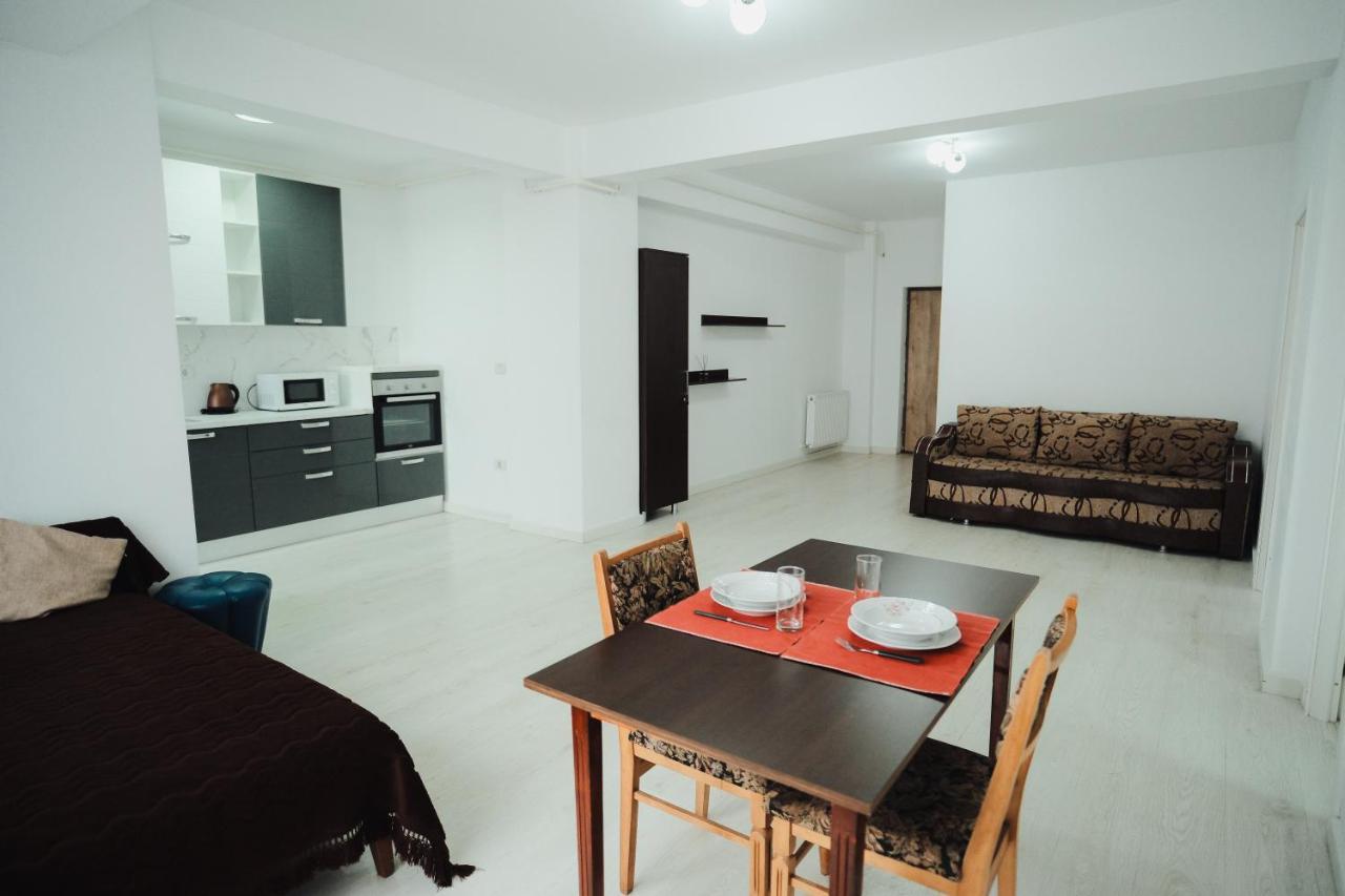 Jay House Radauti