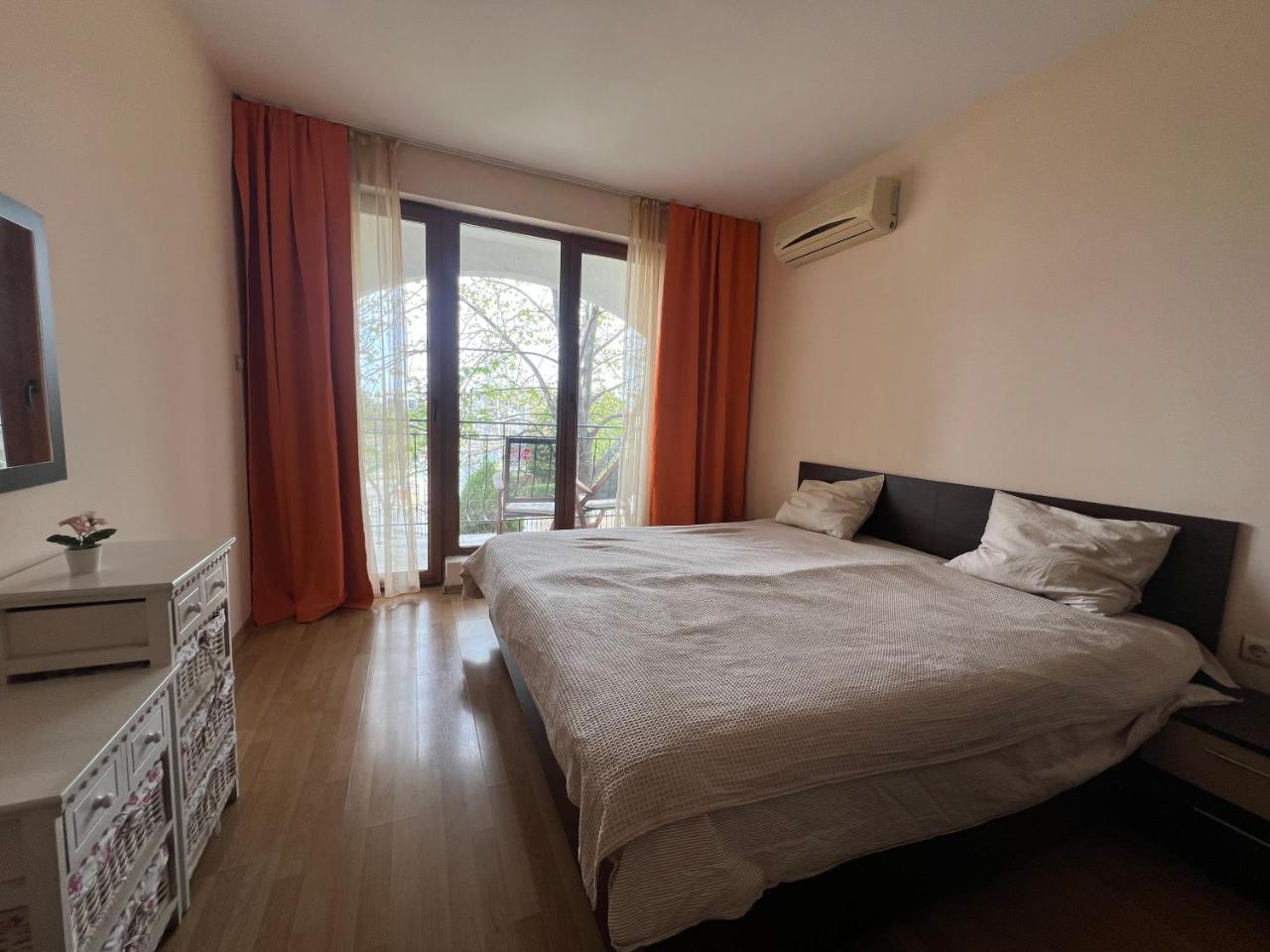 Sea Side Apartment With Balcony