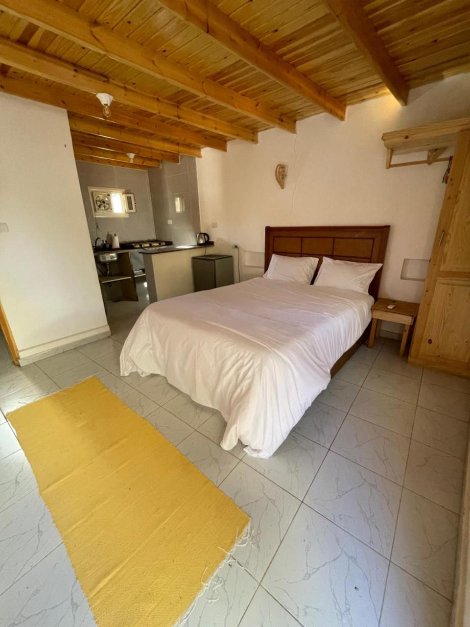 White Cabinah