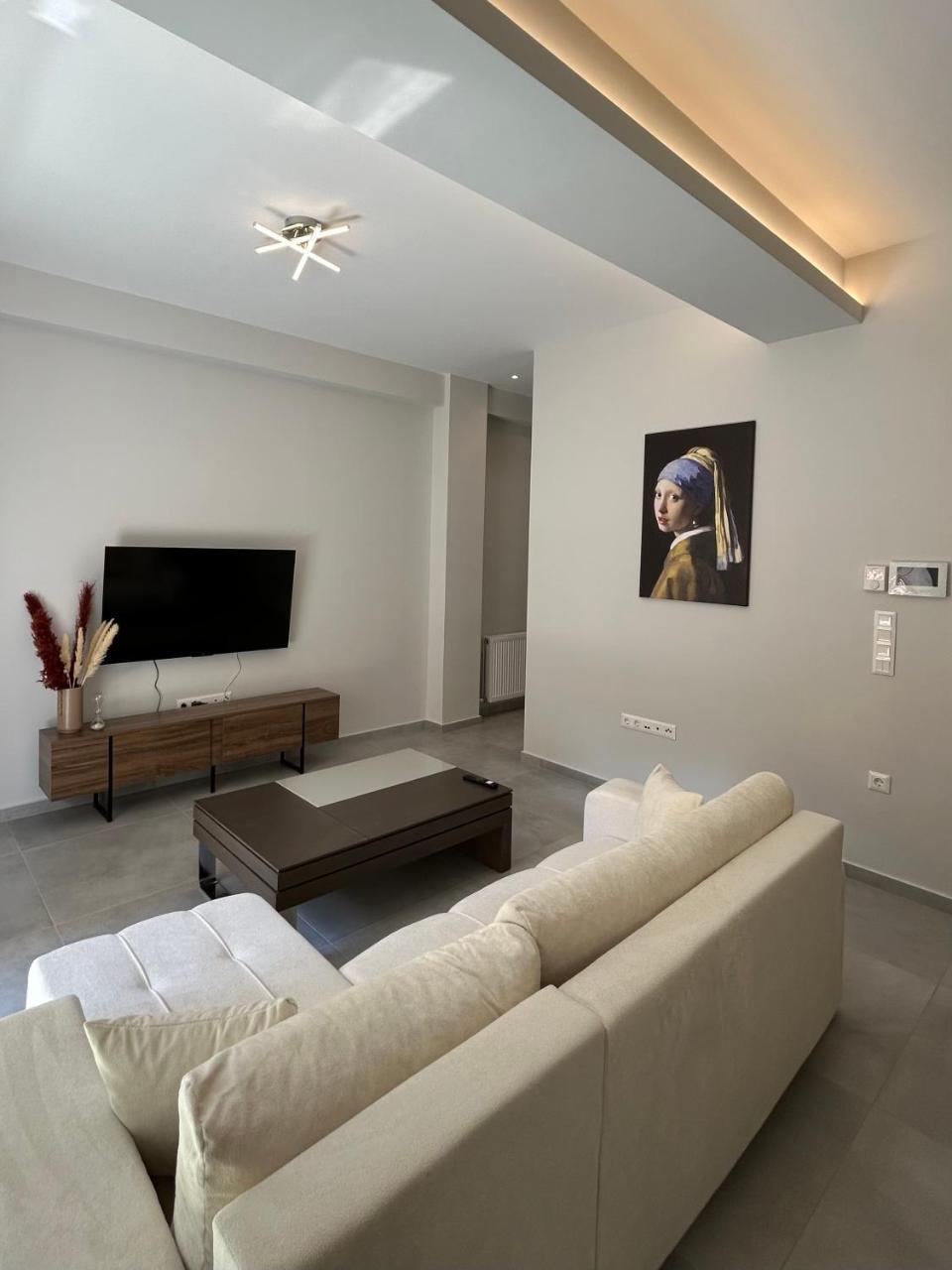 Electra's Apartments