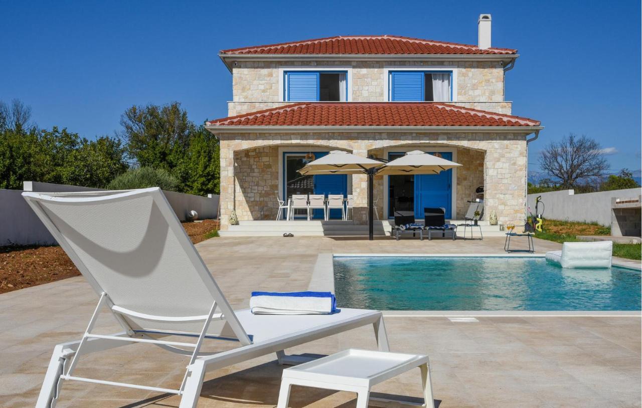 Amazing Home In Privlaka