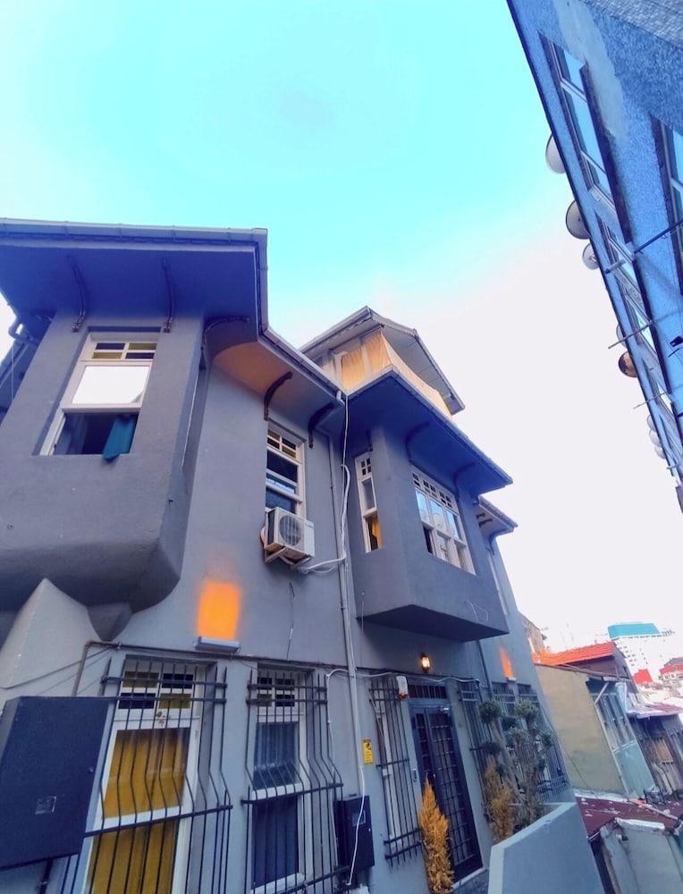 Taksim Cinar Suit