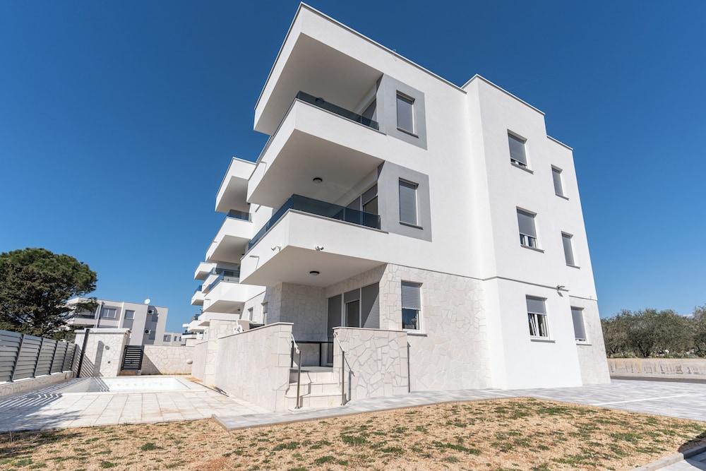 Meridian Pool Residences