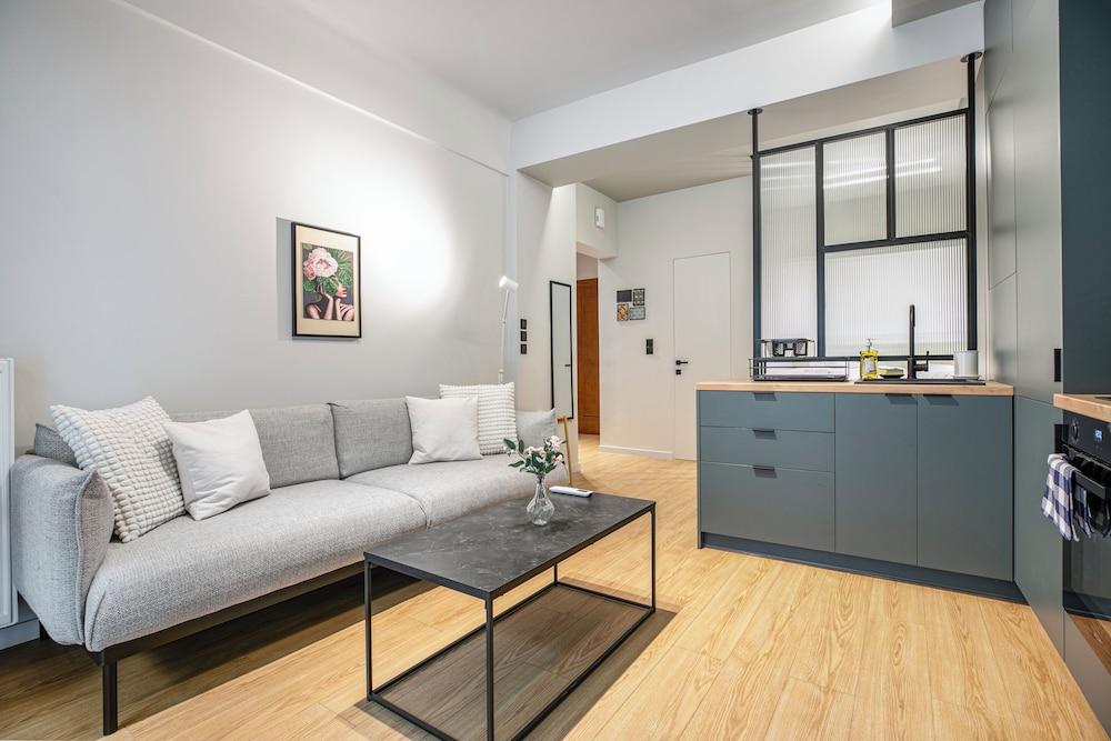 Lyndon Deluxe Studio Athens Escape