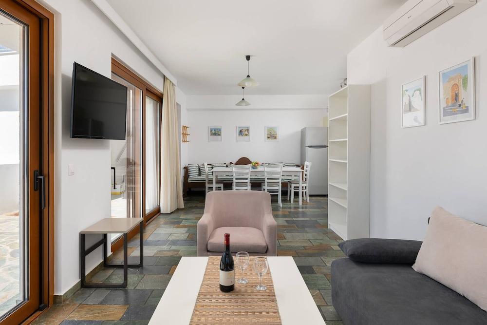 Arte Suites Pefki
