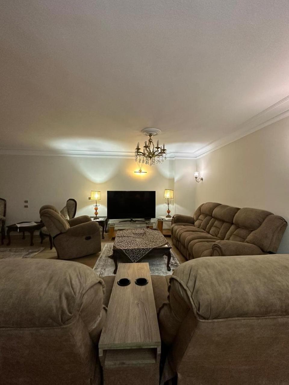 Airport Oasis-3-Bedroom Luxury Flat