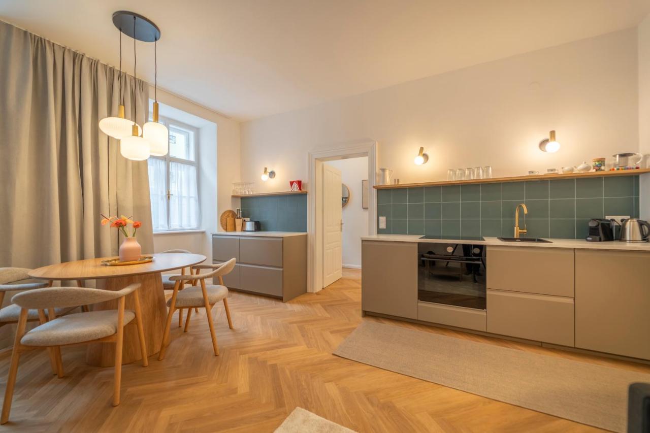 Josef's Home I Violette