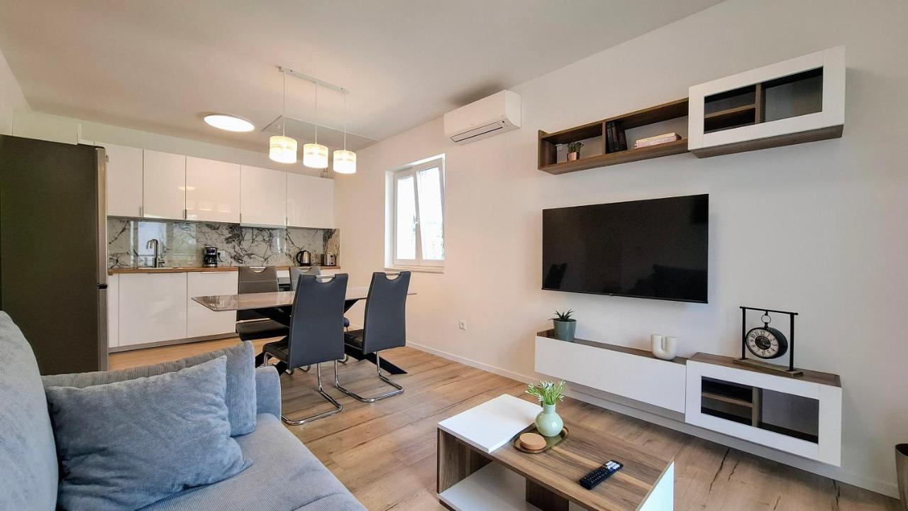 Home Away Apartment