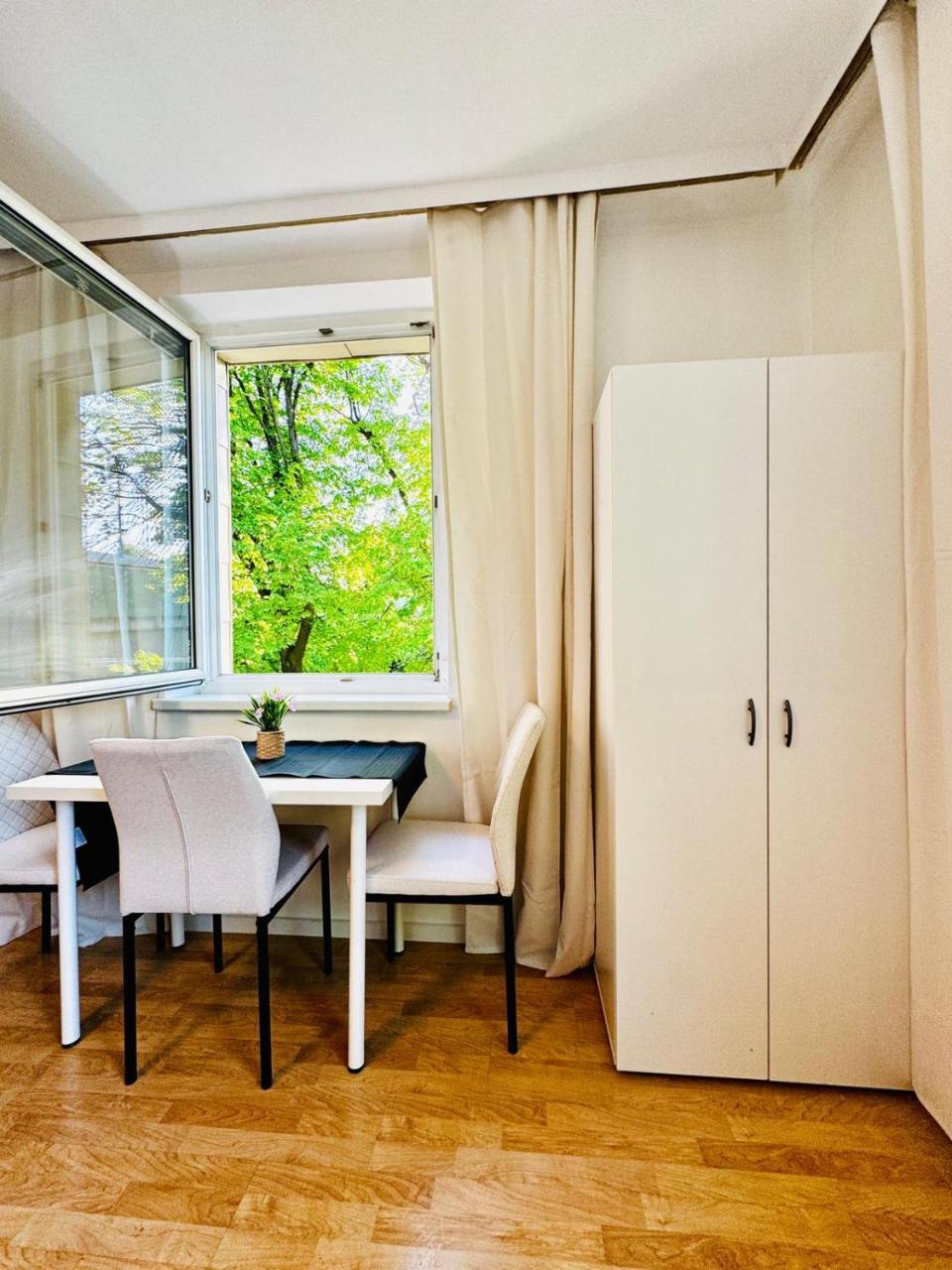 Spacious Garden Villa Near Danube For 16 Guests