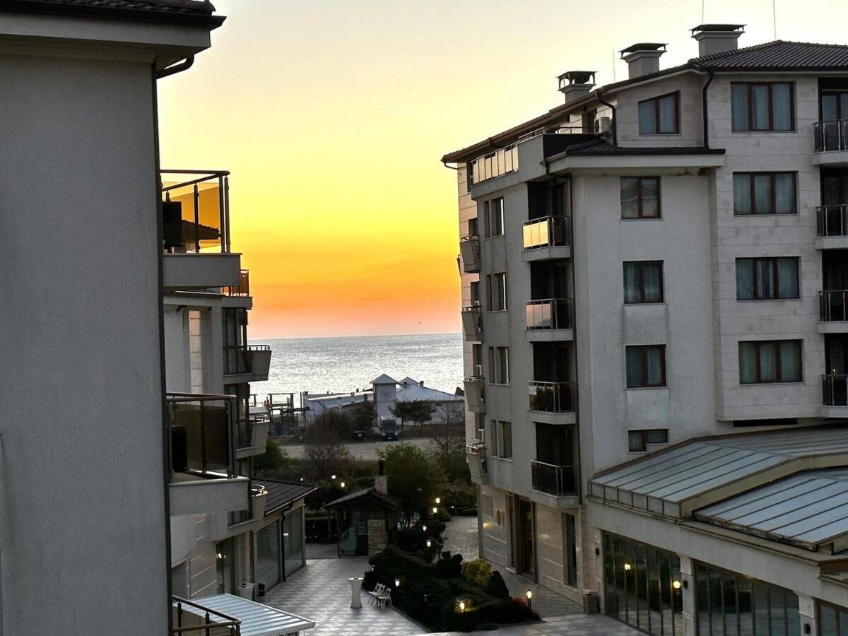 Perfect Sea & Pool View Long Beach Apartment