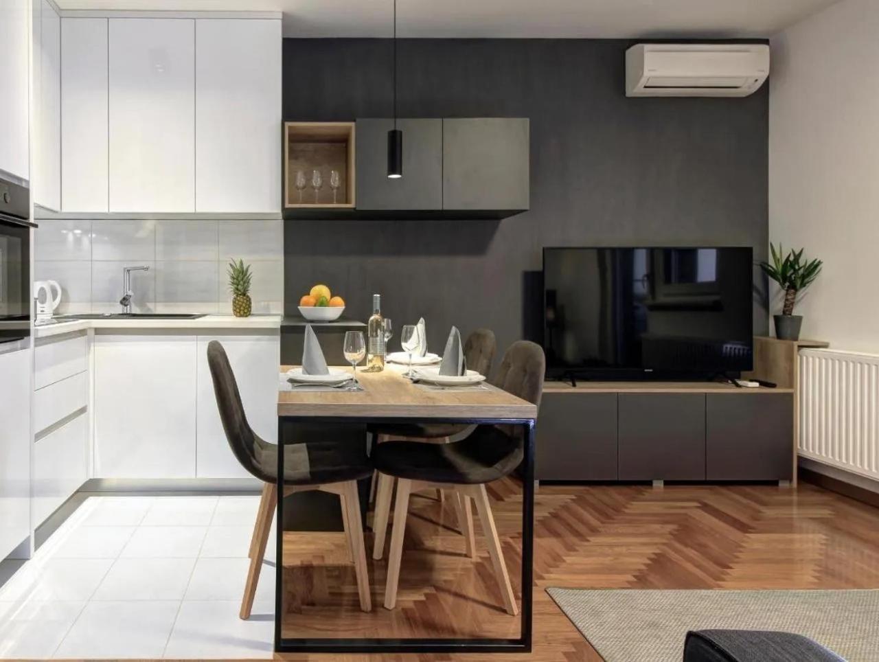 Deluxe Apartment Divia