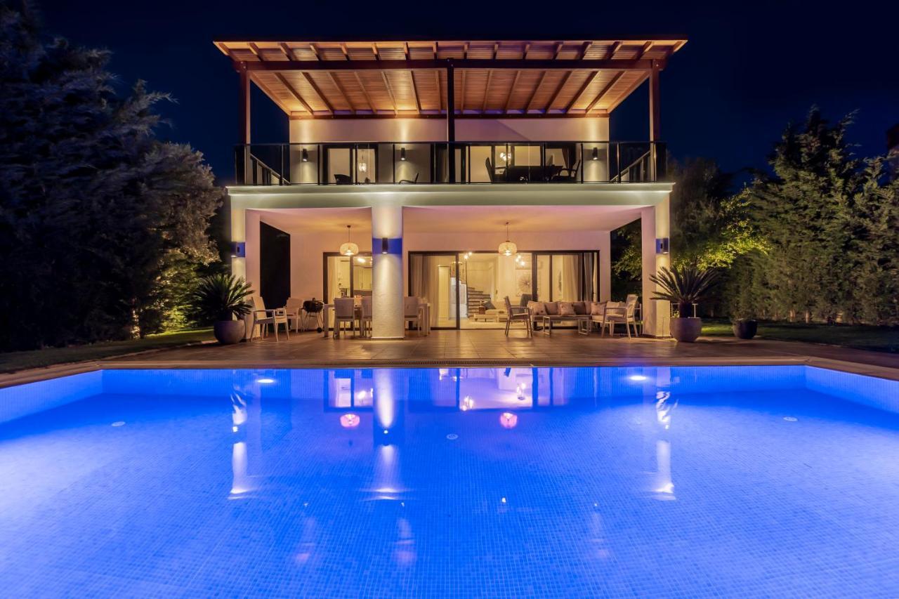 Contemporary Luxury Villa In Yalkavak Center