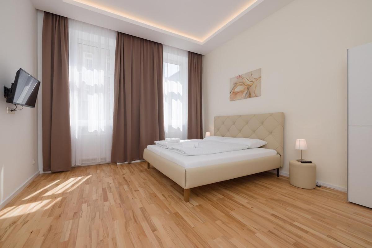 Close To Schonbrunn I Bright Flat, Fast Wifi