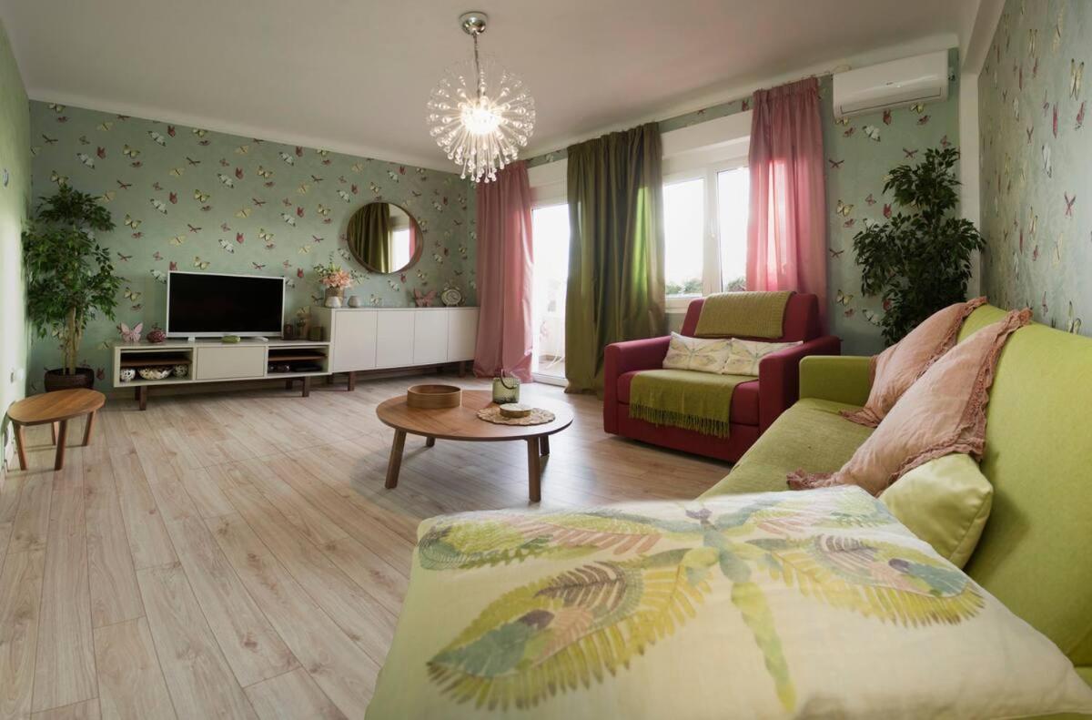 Beach Apartment Butterfly With Sea View
